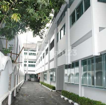 DIJUAL BANGUNAN KOMERSIL (Posisi Hook/ Semi furnished) JL HOS COKROAMINOTO MENTENG JAKARTA PUSAT