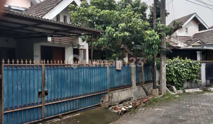 Old House for Sale in Pamulang, South Tangerang