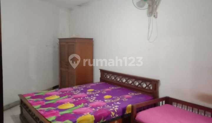 Old House for Sale in Pamulang, South Tangerang 2