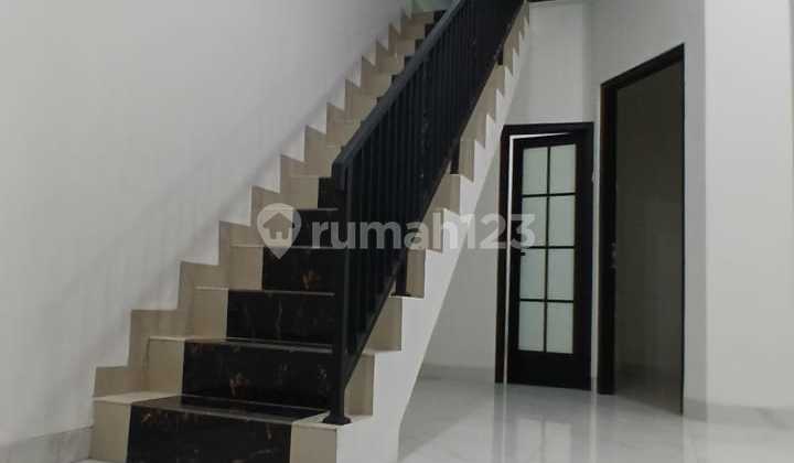 DIJUAL RUMAH SIAP HUNI LOKASI STRATEGIS AKSES MUDAH KE TOL DI PETUKANGAN UTARA PESANGGRAHAN JAKARTA SELATAN 2