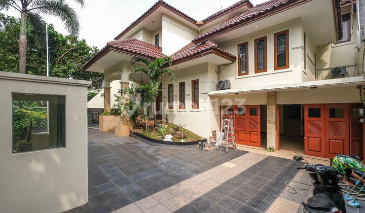 Dijual Rumah Mewah Ada Kolam Renang, di Jln Brawijaya. Kebayoran Baru Jakarta Selatan