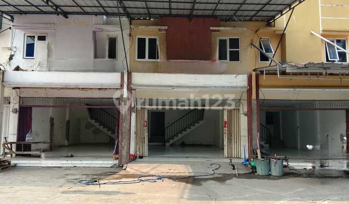 For sale and for rent quickly, 3 units of attached shophouses in Pesona Anggrek, Kaliabang, North Bekasi. 1