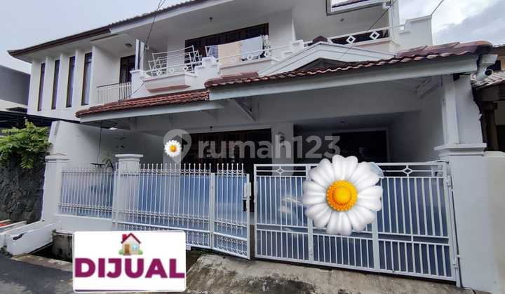 Di jual rumah 2 lantai di Pulomas Jakarta Timur sangat strategis dengan harga terjangkau di kota jakarta.