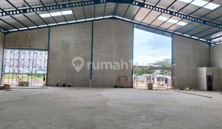 Warehouse for Rent Ready to Use in the Millenium Tigaraksa Area.