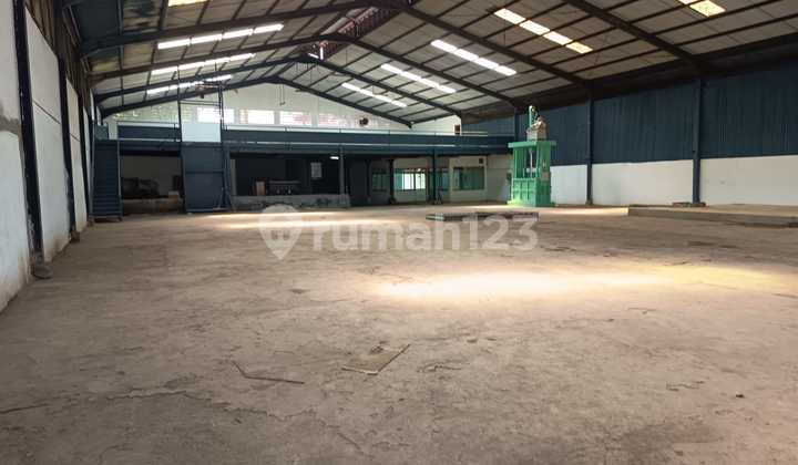 Warehouse for Rent with 40-Foot Container Access in Kalisabi, Cibodas