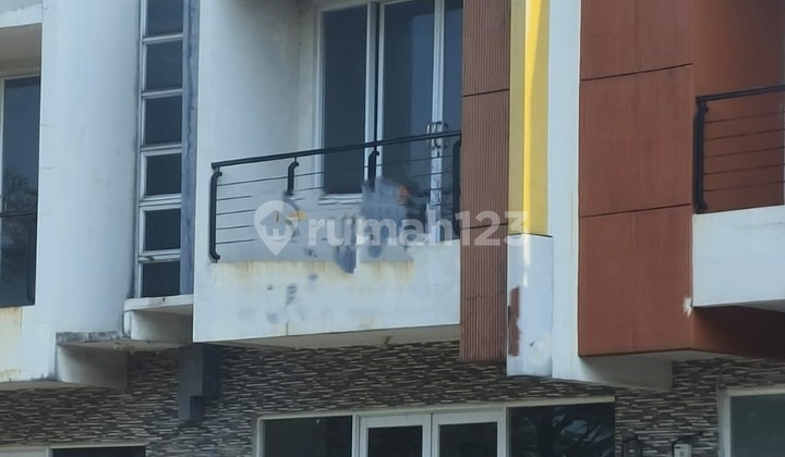 For Sale: 2-Story Shop House Ready to Use in Cikupa, Tangerang For Sale: 2-Story Shop House Ready to Use in Cikupa, Tangerang