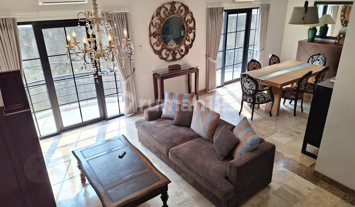 Townhouse Strategis di Kemang dengan Furnished Cantik Townhouse Strategis di Kemang dengan Furnished Cantik