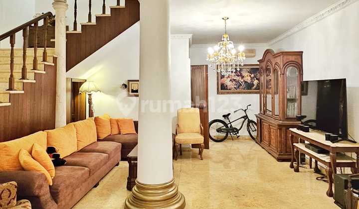Dijual Rumah Classic Mewah 4 Kamar Tidur di Pondok Indah