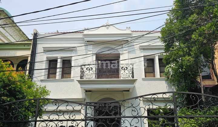 Dijual Rumah Classic Mewah 4 Kamar Tidur di Pondok Indah