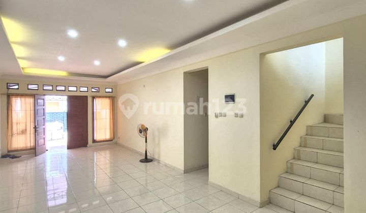 Disewakan Rumah 4 Kamar Tidur di Pondok Indah