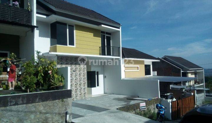 Rumah 2 Lantai Dalam Cluster 1