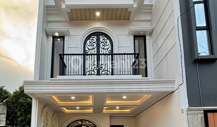 Rumah Mewah Modern Classic di Jagakarsa Jakarta Selatan Rumah Mewah Modern Classic di Jagakarsa Jakarta Selatan