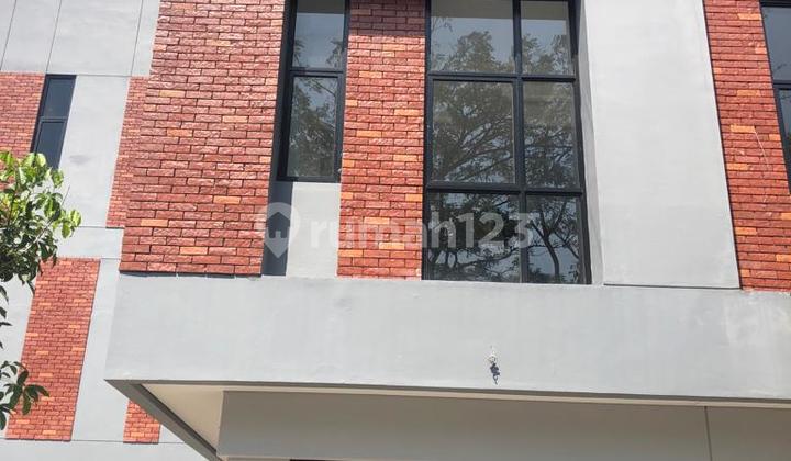 Ready-to-Use 3-Story Shophouse Near Aeon Mall.