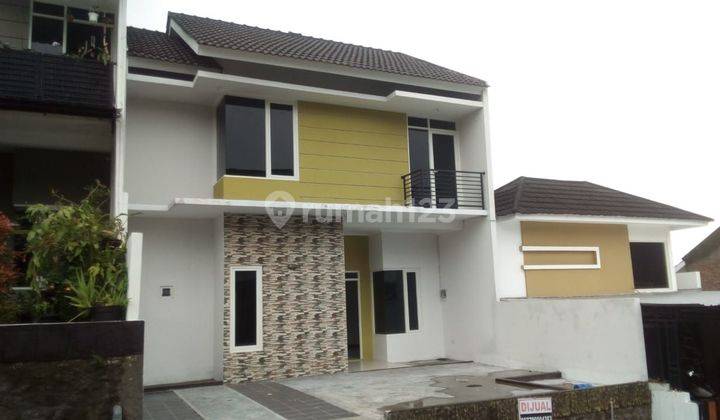 Rumah 2 Lantai Dalam Cluster 2