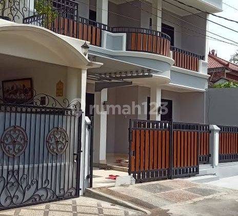 Rumah 2 Lantai Siap Huni Dekat Pasar Modern 1