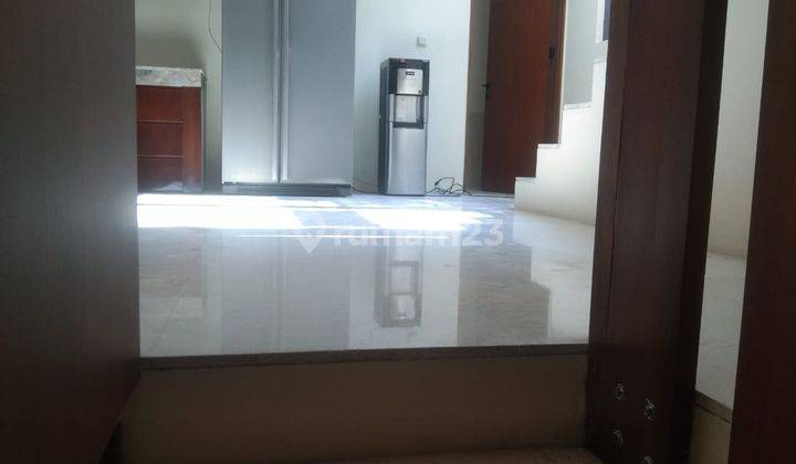 RUMAH MODERN MINIMALIS 2 LANTAI DI TOWNHOUSE KEMANG BEBAS BANJIR 2