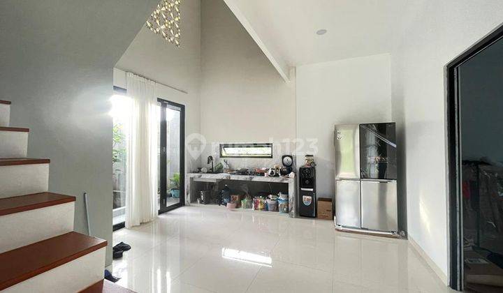 Rumah Modern Minimalis Dalam Komplek Dekat St Depok 2