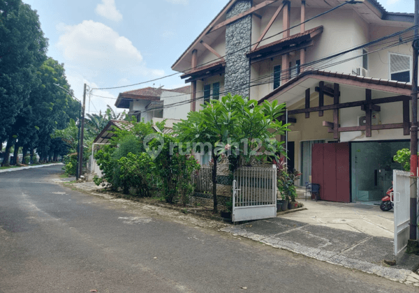 Rumah Bagus Depan Taman Dalam Komplek Bona Indah 2