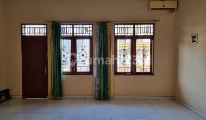 KELAPA PUAN TIMUR TINGGI DARI JALAN