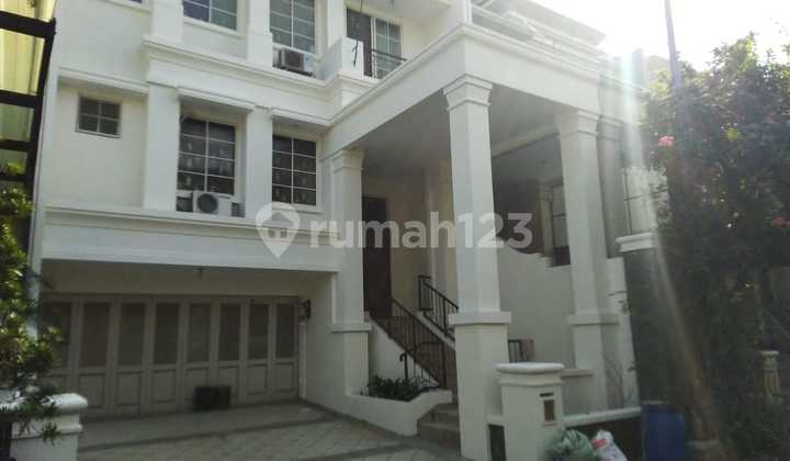 3-Storey House in Gading Grande, Nice and Neat, Ready to Use 3-Storey House in Gading Grande, Nice and Neat, Ready to Use