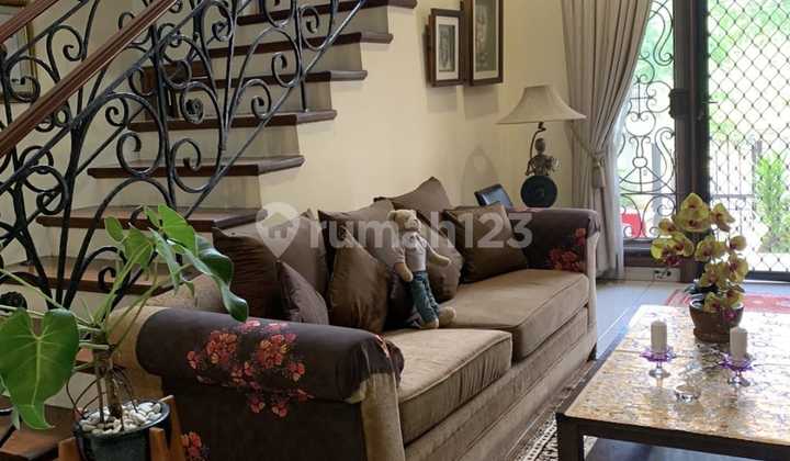 Rumah Hoek 2,5 Lantai Gading Nirwana, Kelapa Gading