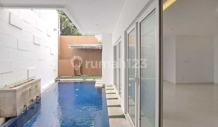 House in Move-In Condition with Swimming Pool, Sector 9, Bintaro Jaya.