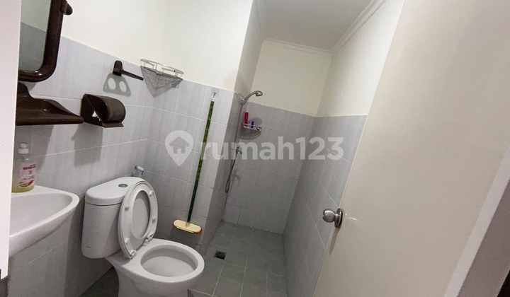 Apartment 2 BR Semi Furnished 2