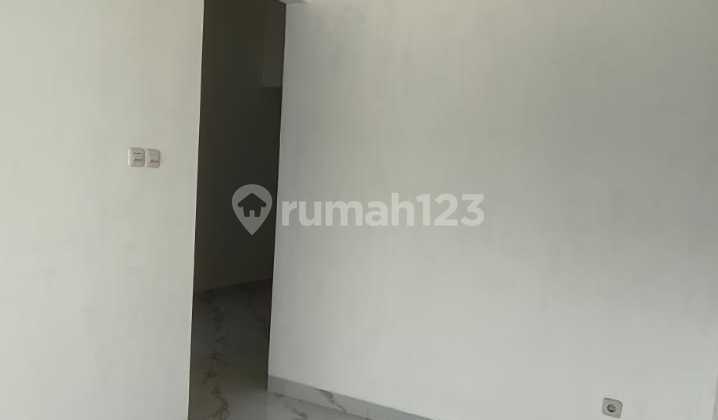 Rumah, 2 Lantai, SHM, di Tenggilis Mejoyo 2
