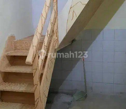 Rumah 2 Lantai Unfurnished HGB di Jl. Sulung, Surabaya 2