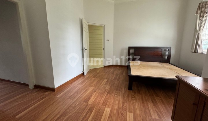 Rumah Bagus Semi Furnished SHM Pakuwon City, Surabaya 2