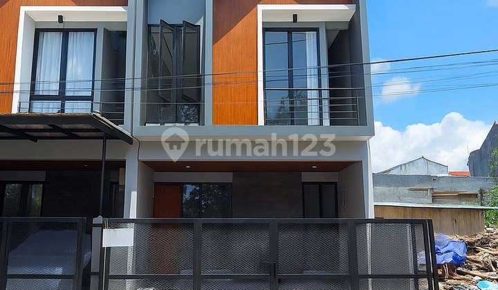 Rumah Manyar Tirtoyoso New, Minimalis, Row 3 Mobil 1