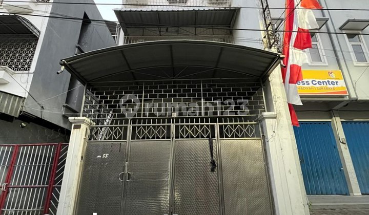 A step away from Kapasan Market. *Gembong, Kapasan* House, STRATEGIC, 2-CAR ROAD ACCESS. 1