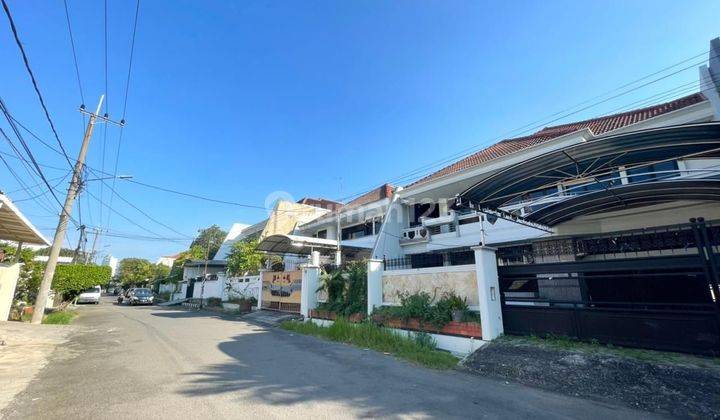 Rumah 2 Lantai di Simpang Darmo Permai Utara 2