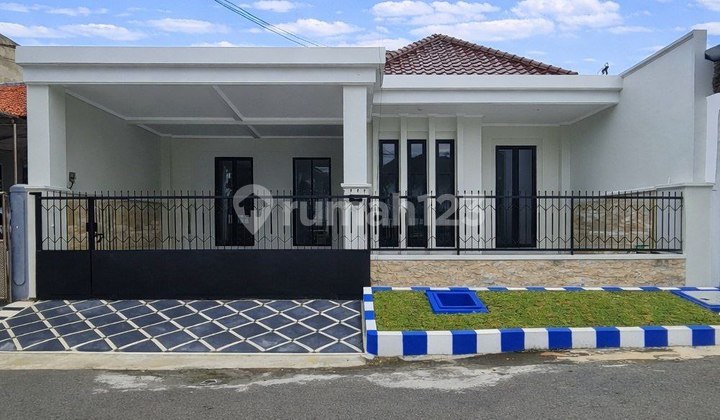 Rumah Darmo Permai Timur Strategis, Siap Huni, Carport 1