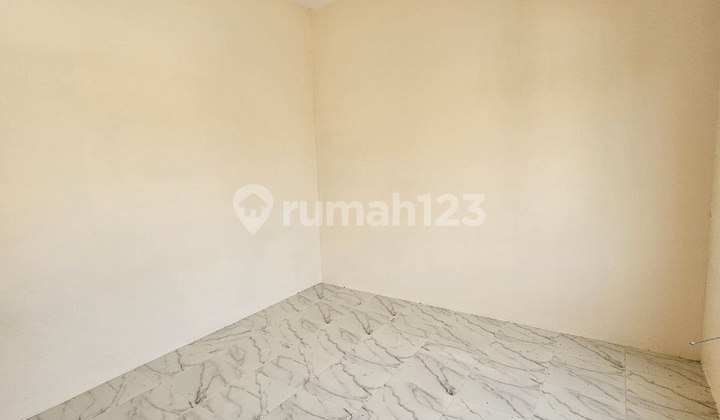 Rumah Gembong, Kapasan Strategis, Row Jalan 2.5 Mobil 2