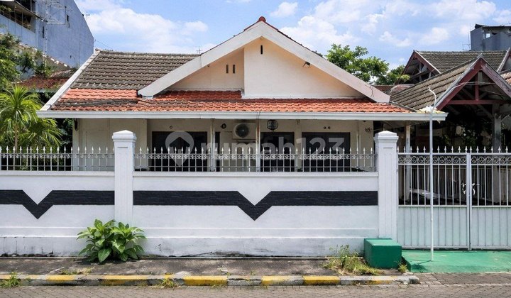 Rumah Wisma Permai Strategis, Row Jalan 2.5 Mobil Rumah Wisma Permai Strategis, Row Jalan 2.5 Mobil
