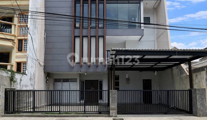 Rumah Dharmahusada Indah Timur Strategis, Ex Office, Row Jalan 3 Mobil 1