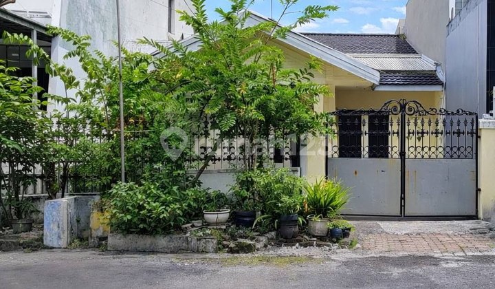Rumah Wisma Permai Tengah Strategis, Row Jalan 3 Mobil
