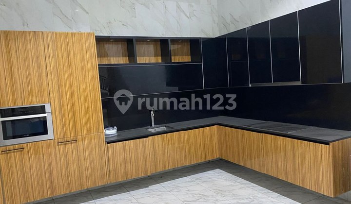 Rumah Gayungsari Barat Mewah, Carport 4, Row Jalan 2.5 Mobil 1