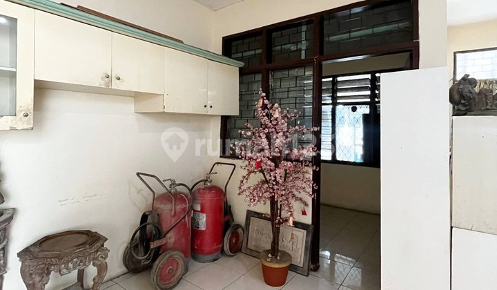 Rungkut Mapan Tengah Strategic House, 2-Car Road Row