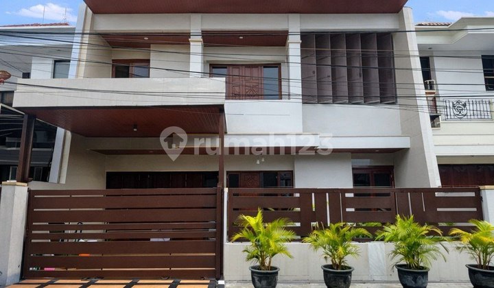 Dharmahusada Permai Strategic House, Ready to Occupy, 3-Car Road Row.