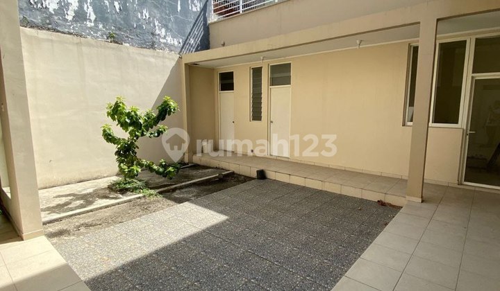 Rumah Dharmahusada Indah New, Minimalis, Siap Huni, Row Jalan 3 Mobil, Akses Pembantu Sendiri 2