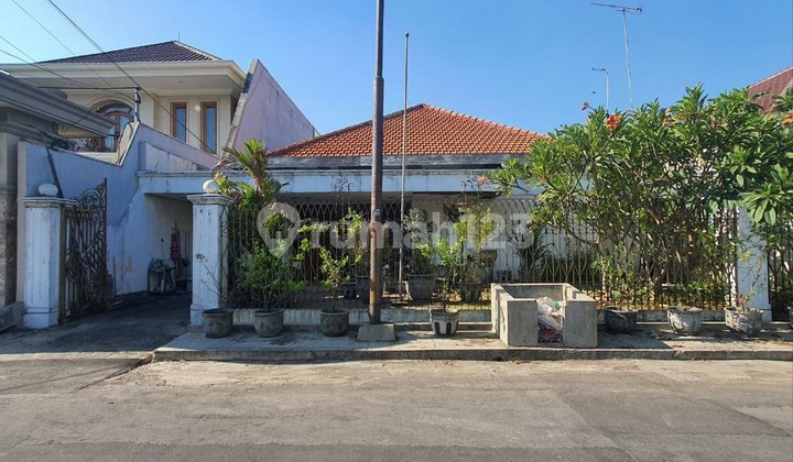 Rumah Dharmahusada Indah  STRATEGIS  1