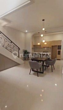 For Sale: Beautiful House in Jagir Wonokromo near Raya Darmo 2