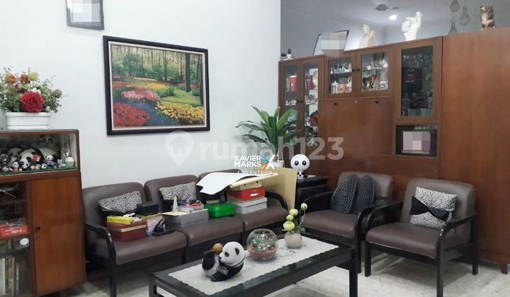 Rumah Lama Terawat Tengah Kota di Manyar Kartika Area Elite