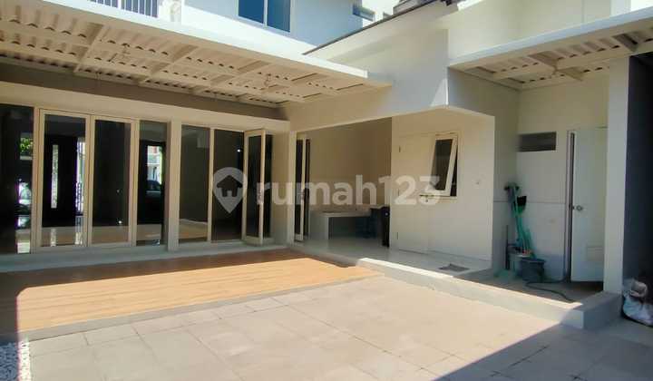For Rent: Grand Harvest House in Wiyung Kebraon Citraland