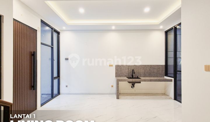 New Modern Soho Raya Mayjend Sungkono opposite Ciputra World 2