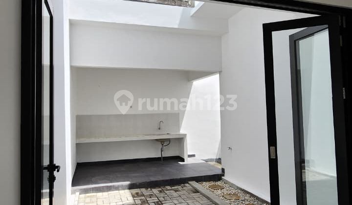 Disewakan Rumah Baru Gress di Darmo Dekat Pakuwon