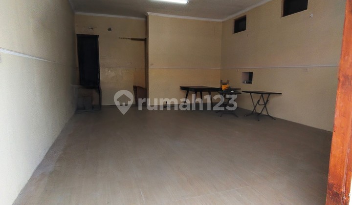 For Rent: Business House in Krembangan, Ready to Use