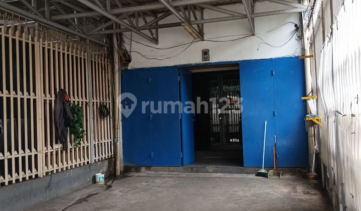 Cheap for Rent 4-Story Shop House in Pangeran Jayakarta, Central Jakarta